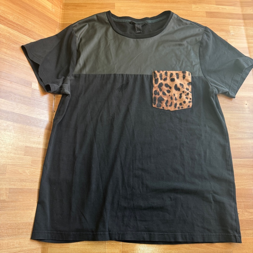 21MEN vintage black tshirt with leopard pocket size medium